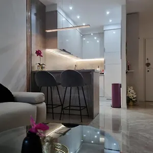 https://apartment-50-shades-with-balcony-and-free-parking.hotelinzadar.com