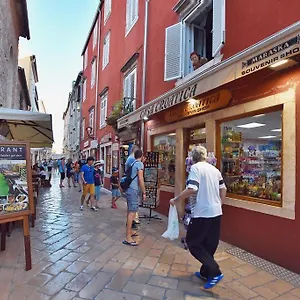 https://4-corner-the-center-of-the-old-town.hotelinzadar.com